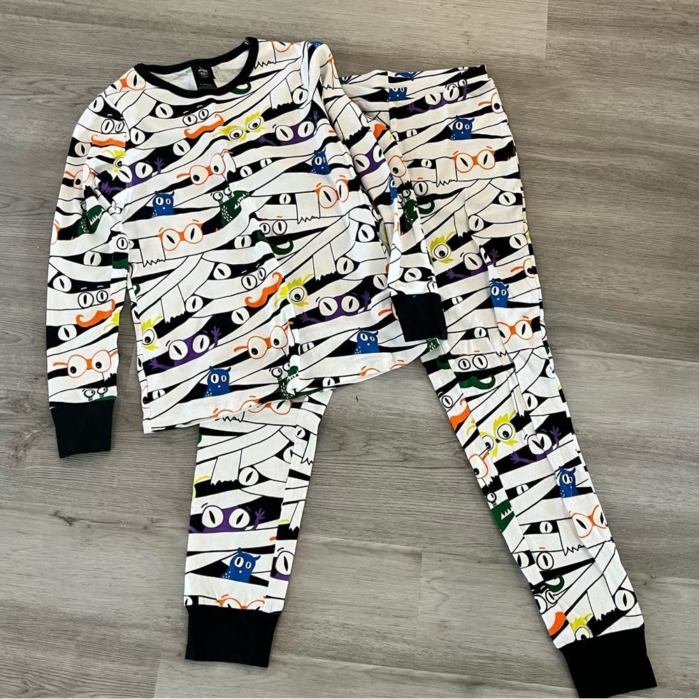 Hide And Eek 2-Piece Glow In The Dark Sleep Set Long Sleeve Pajamas Size Small